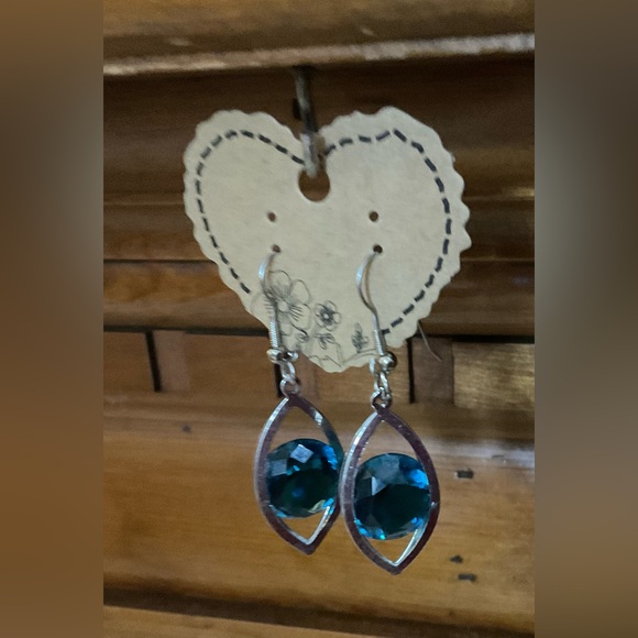 Woman’s round blue topaz stone in the center of silver dangle/ hanging earrings - Picture 2 of 6
